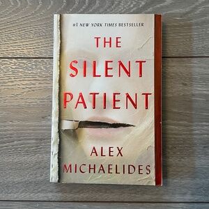 The Silent Patient by Alex Michaelides Mystery Paperback Novel
